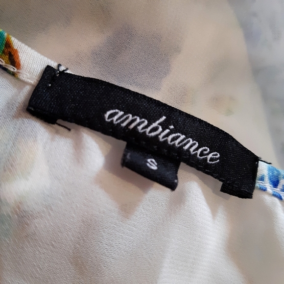 Floral tank top with sheer back - Picture 5 of 6